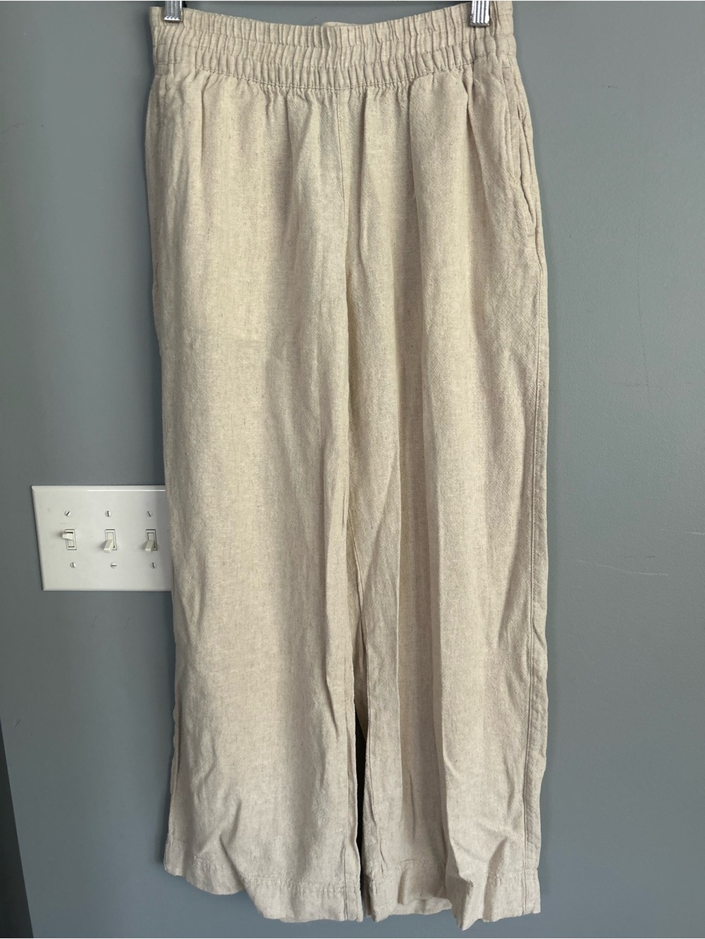 Old Navy women’s Linen-Blend Elastic-Waist Pants in Light Tan